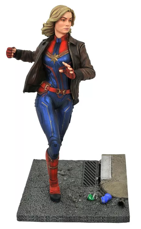 Premier Collection Captain Marvel 12-Inch Resin Statue