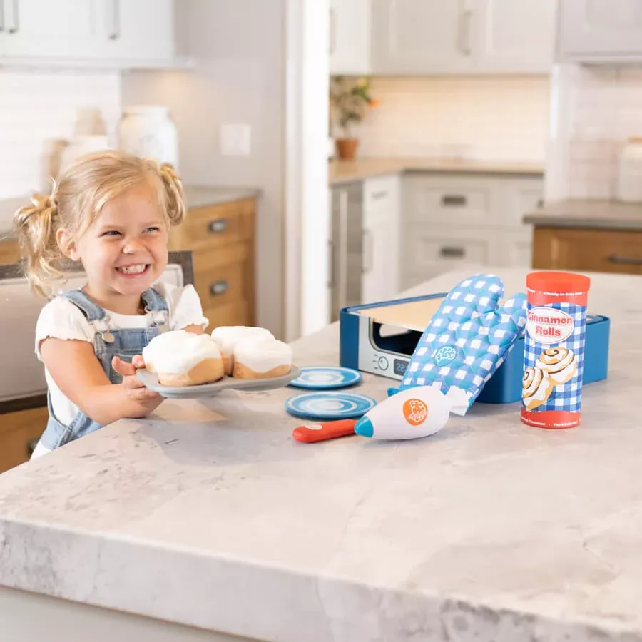 Pretendables Cinnamon Roll Set